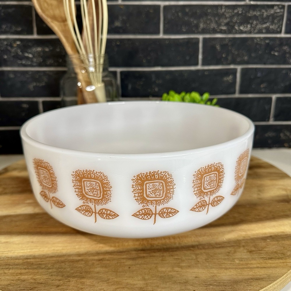 Federal Milk Glass Brown Sunflower 3 1/2 Qt Quart Casserole Dish/Mixing Bowl USA